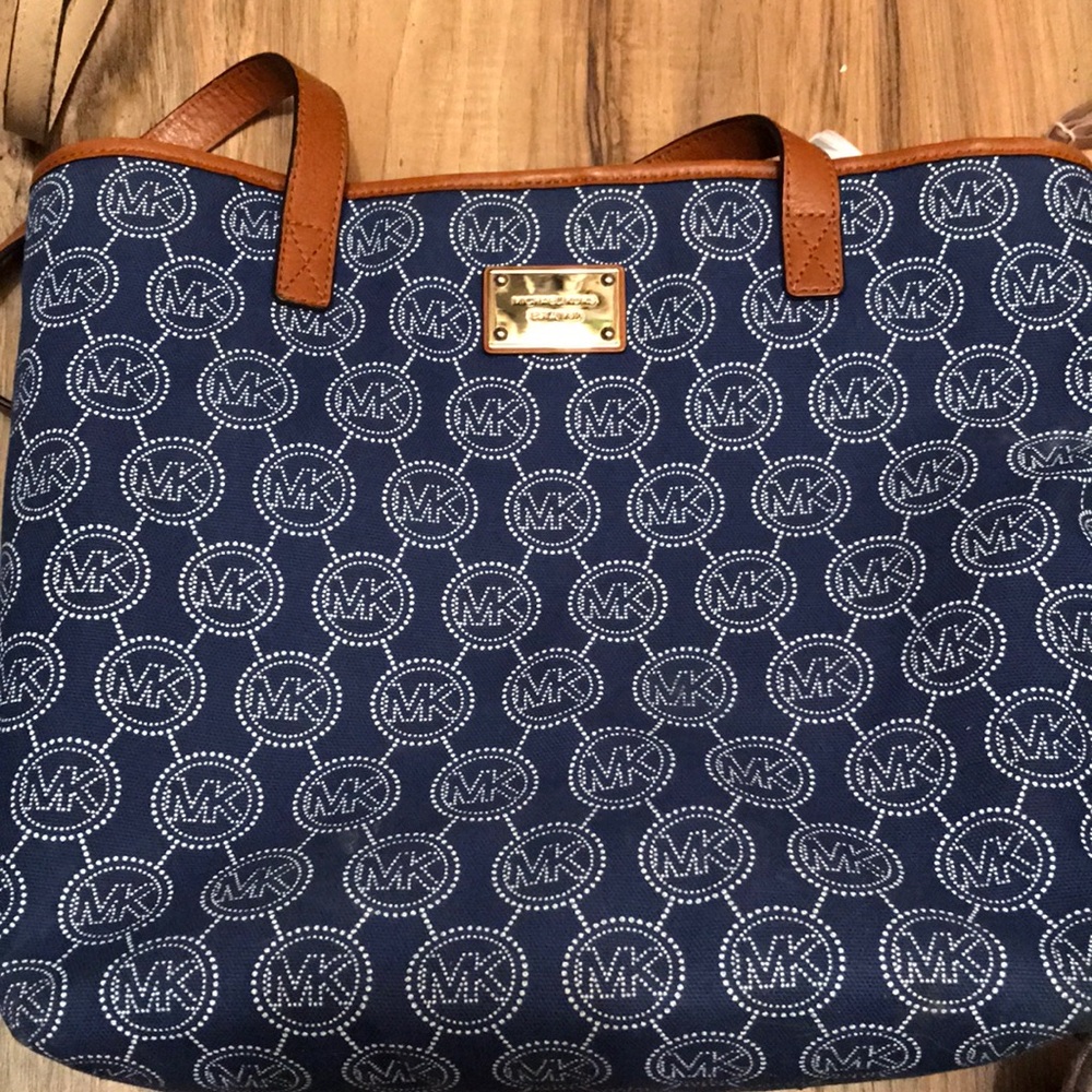 Michael kors tore